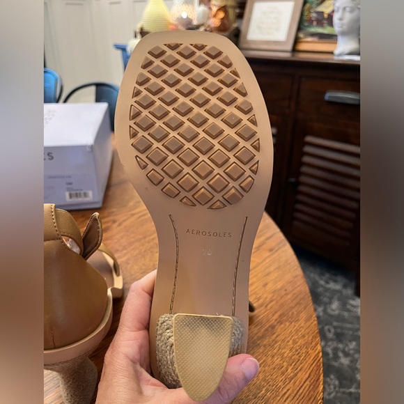 Aerosoles Calico Sandal *WORN ONCE* Excellent, like new condition! Tan Size 10 - Picture 6 of 7